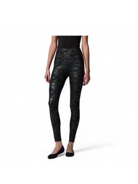 Simply Vera Vera Wang Black Camo Faux Leather Shaping Leggings M NWOT